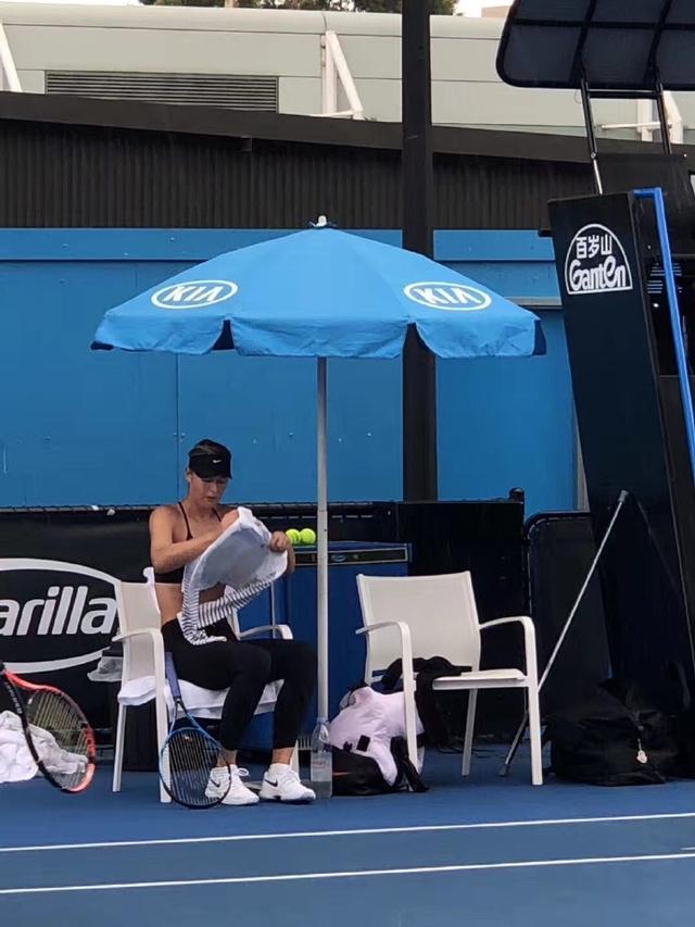 切尔西前途光明！，莎拉波娃新星领先优势明显表现突出引发球迷热议的简单介绍