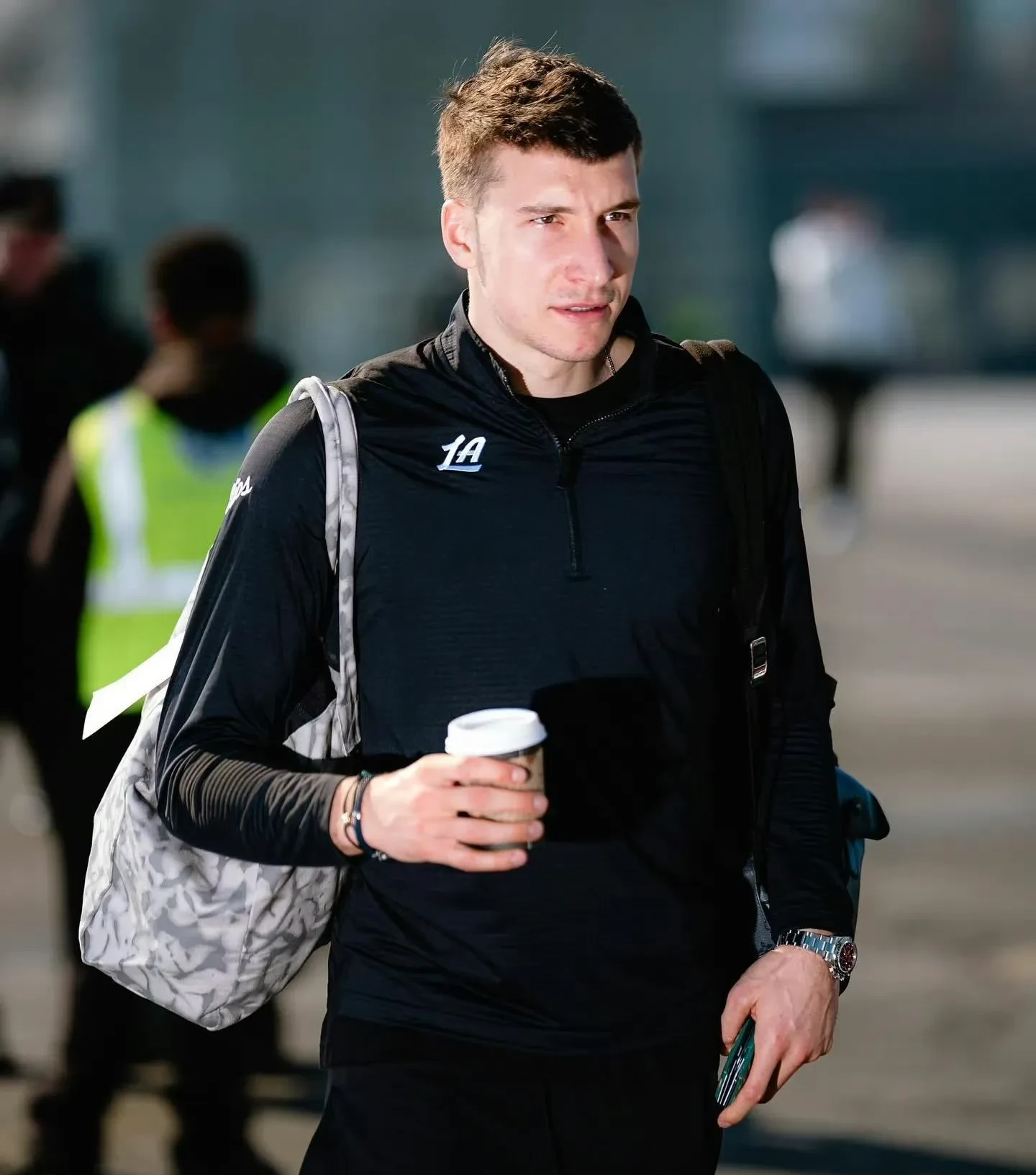 开云体育-关于欧冠倒计时；密尔沃基雄鹿今夜状态回暖；细节引发关注；气氛紧张；团队化学反应显著的信息-开云体育