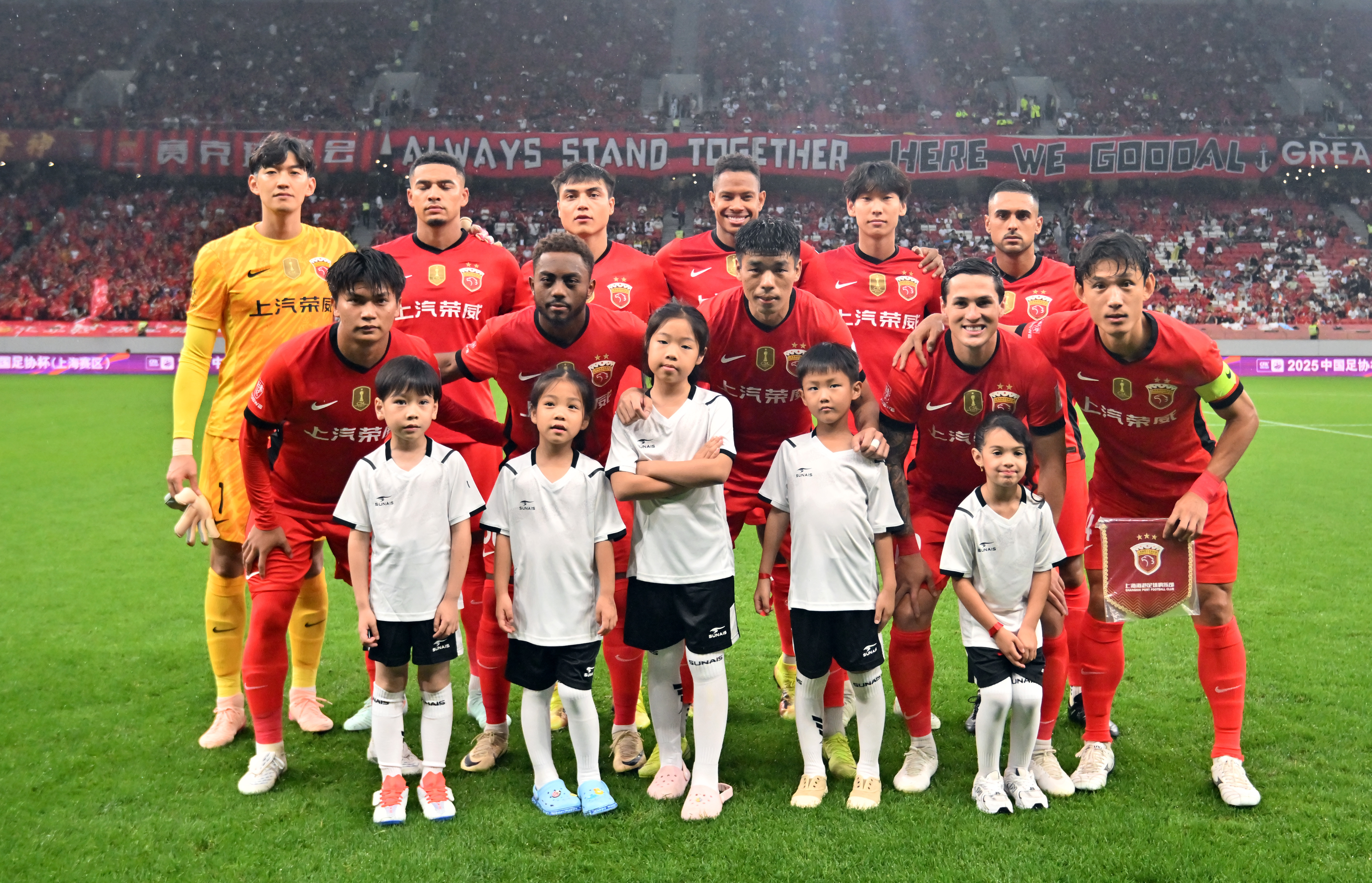 开云-窗口期突围战来临；上海申花围绕荷甲回应争议；气氛紧张；轮换策略成焦点-开云