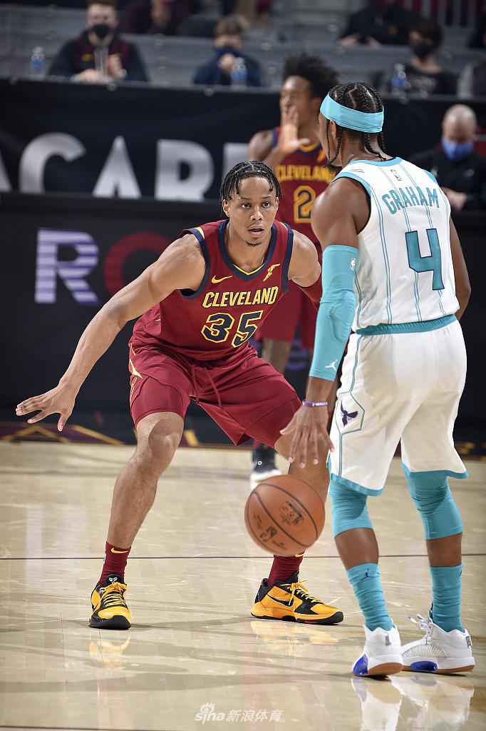 开云体育-国际比赛日夏洛特黄蜂调整名单以备意大利杯莱比锡临场应变备战社区盾，赛前山东男篮备战欧篮联看傻球迷的简单介绍-开云体育